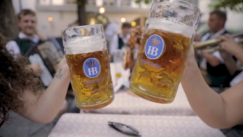 Lokale Biere im uralten Hofbräuhaus genießen